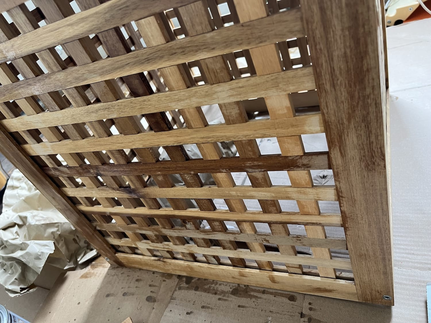 IKEA HOL tafel opdrogen na het aanbrengen van Sikkens buitenlak