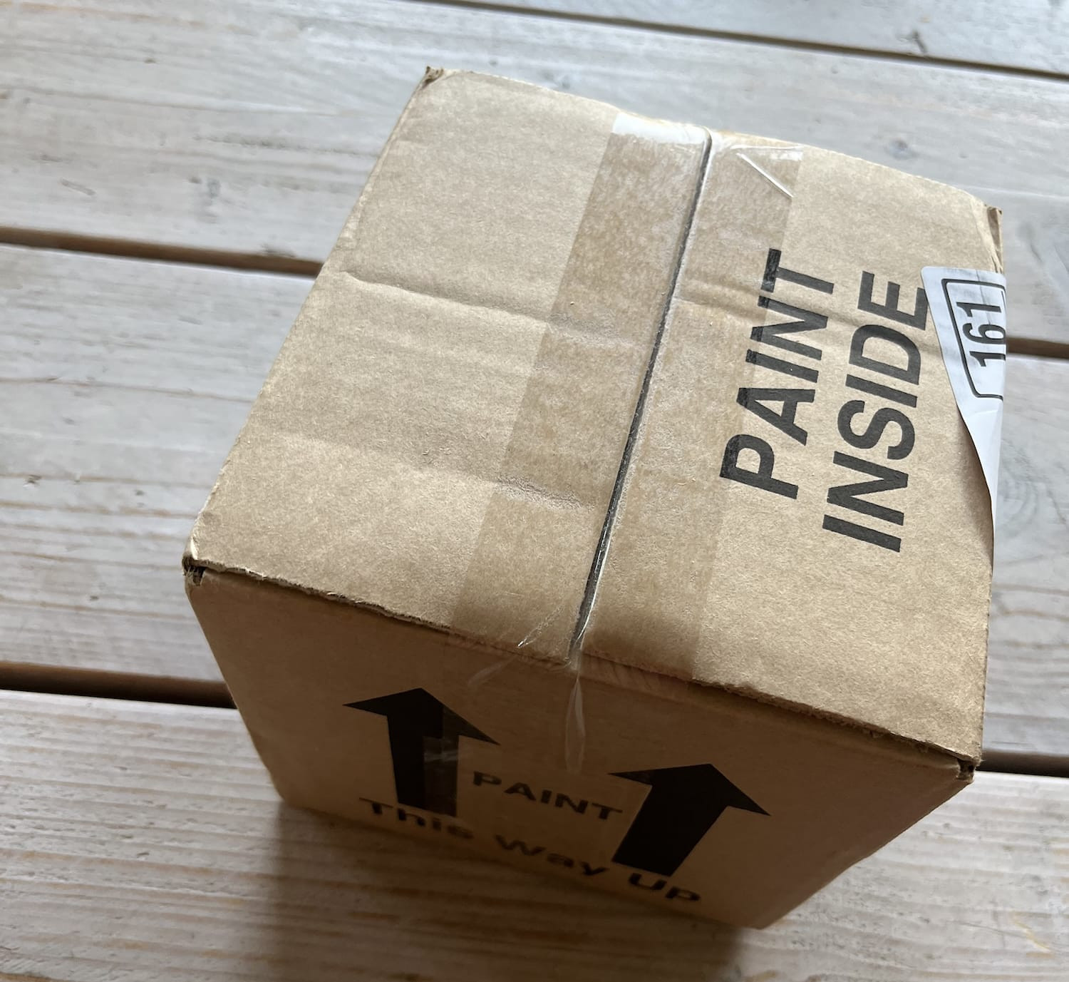 Verpakking van Rust-Oleum tuinverf in doos