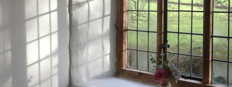 Vensterbank decoratie tegen inkijk - inspiratie & tips afbeelding