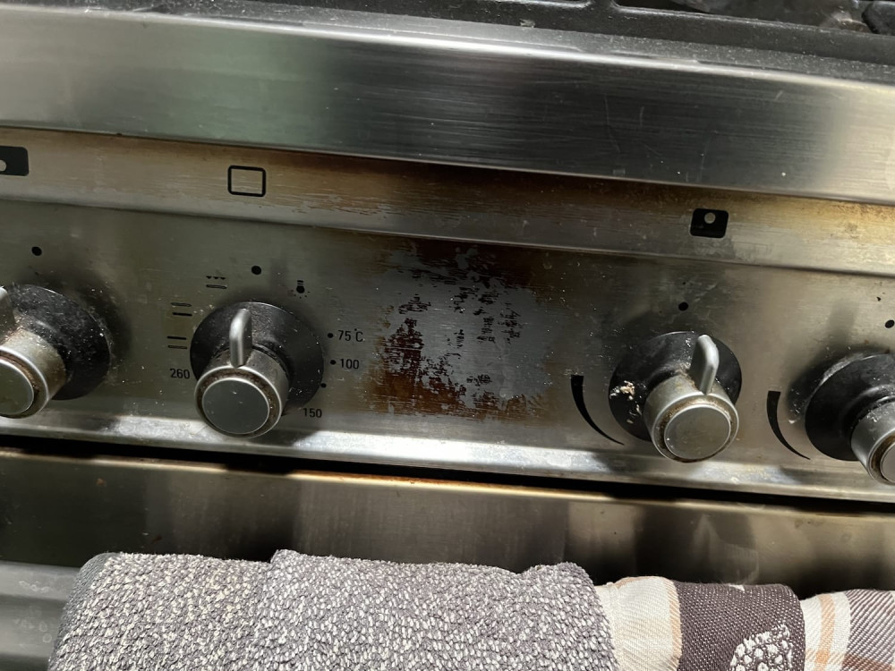 Aangebrand vet in de oven voor behandeling