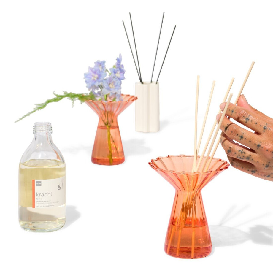 HEMA HEMA Vaas Voor Geurstokjes ⌀5.7x10.8cm Keramiek Bloem Crème (creme) afbeelding 1