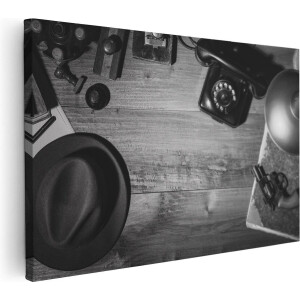 Artaza Canvas Schilderij Oude Bureau Tafel Met Een Pistool En Een Hoedje - 30x20 - Klein - Foto Op Canvas - Canvas Print