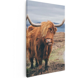 Artaza Canvas Schilderij Schotse Hooglander Koe Op De Weg - 60x90 - Foto Op Canvas - Canvas Print
