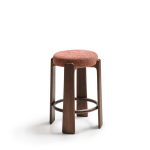 Kave Home Kruk 'Granite' Chenille en noten essenhout, kleur Terracotta (zithoogte 75cm)