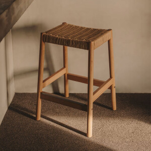 Kave Home Barkruk 'Yalia' Eikenhout, kleur Naturel (zithoogte 66cm)