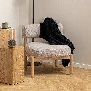 Bendt Fauteuil 'Conni', Eikenhout en bouclé, kleur Beige