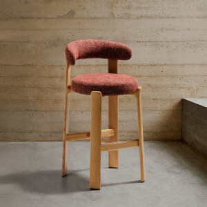 Kave Home Barkruk 'Granite' Chenille en essenhout, kleur Terracotta/Naturel (zithoogte 75cm)