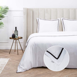 Dekbedovertrek Hotel Piping Effen 200x200 Cm Koraal Luna Bedding - Dekbed-Discounter.nl