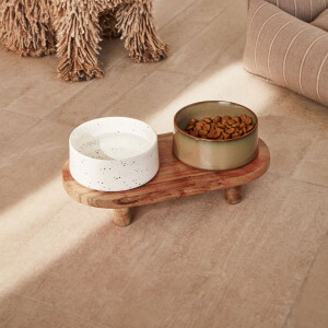 Kave Home Voerbak 'Dumbi' Set van 2 stuks, Keramiek, Met houten standaard