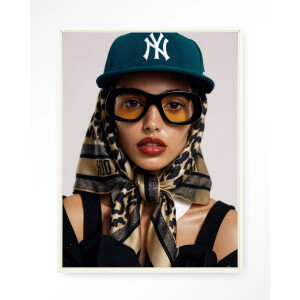 Urban Cotton Wandkleed 'Cool Girl' 145 x 190cm in Floating Frame - off white