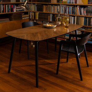 Dutchbone Eettafel 'Clover' Notenhout, 165 x 90cm