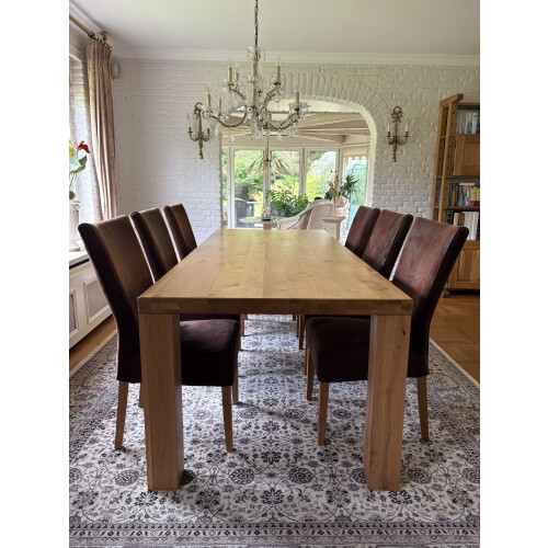 Massief eiken eettafel met 6 leren stoelen afbeelding
