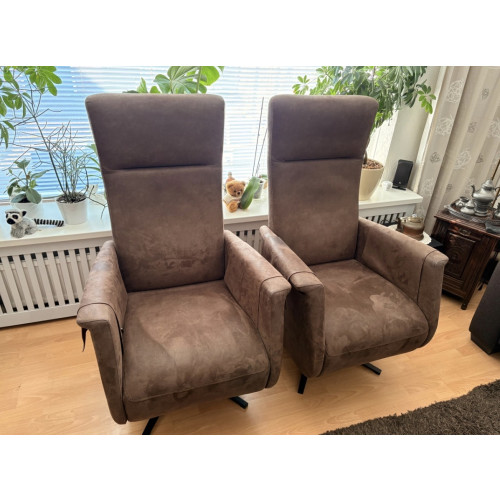 2 relaxstoelen fauteuils met voeten steun en ligstand afbeelding