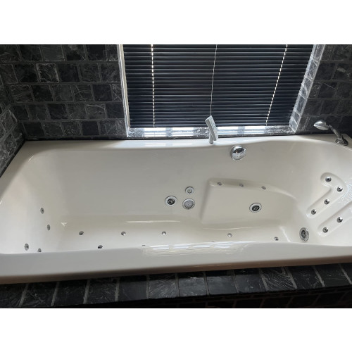 Greenlandia combi-whirlpool bad met Axor Hansgrohe kranen afbeelding
