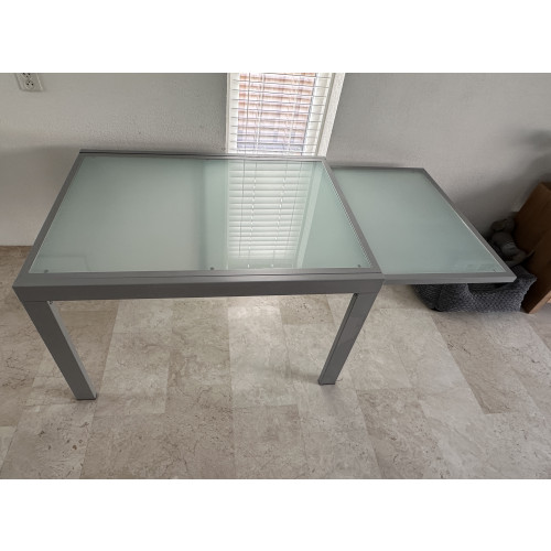 Eettafel aluminium frame met glasplaat afbeelding 3