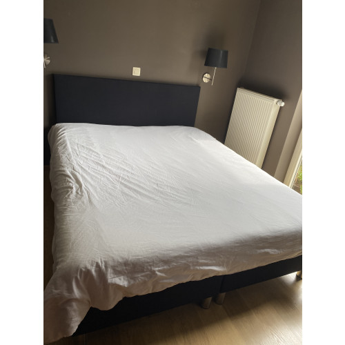 Zwarte Boxspring Met Topper afbeelding