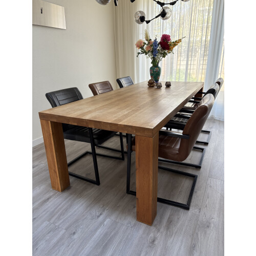 Eettafel met zes stoelen afbeelding 3