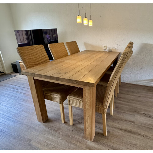 Robuuste massief eikenhouten eettafel met 6 Loom stoelen afbeelding 2