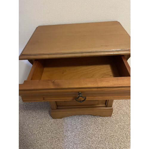 Massief houten kastje / nachtkastje met lade en deur afbeelding 3