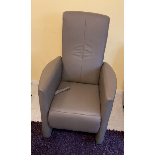 Leren relaxfauteuil voor lange mensen. Nieuw afbeelding