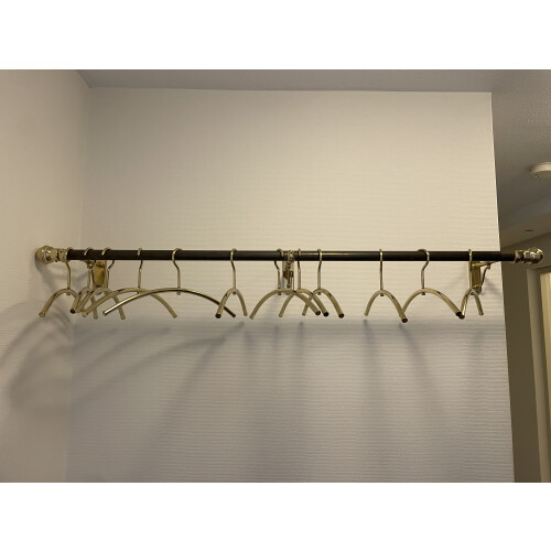 Luxe vintage messing wandkapstok met hangers afbeelding