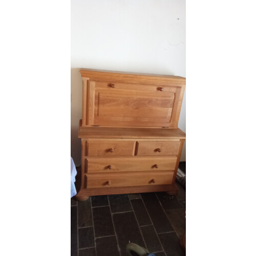 Essenhouten buffetkast afbeelding