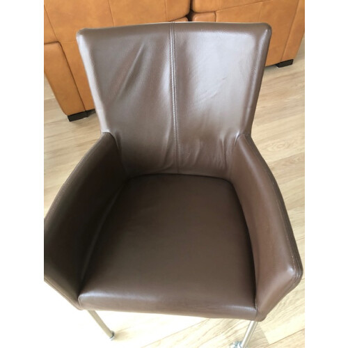4 Leren eetkamerstoelen afbeelding