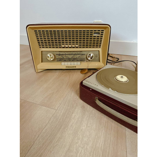 Gereviseerde vintage Philips grammofoonspeler en buizenradio afbeelding 3