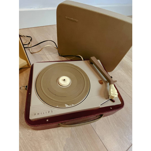 Gereviseerde vintage Philips grammofoonspeler en buizenradio afbeelding 2