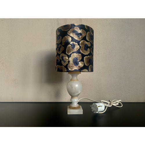 Vintage marmeren lamp met nieuwe kap afbeelding