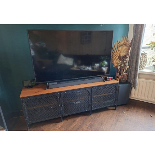 TV Meubel metaal en massief hout afbeelding