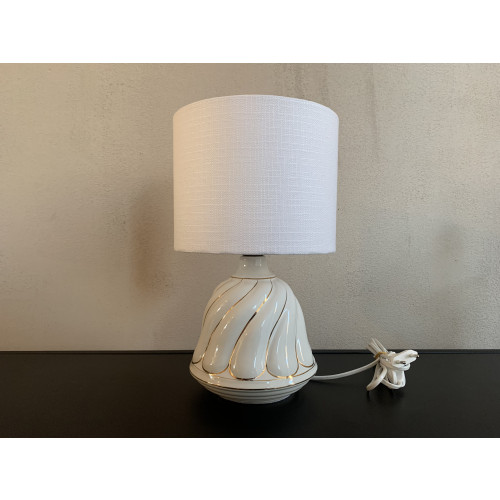 Vintage witte keramieken lamp met nieuwe kap afbeelding