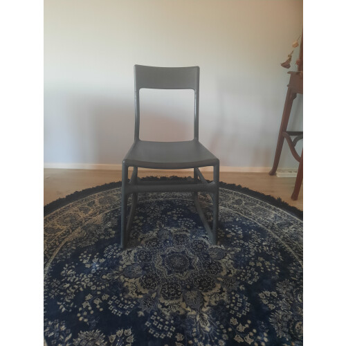 4 zwarte stoelen, Ellan, Chris Martin afbeelding 2