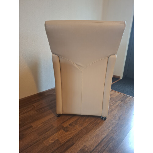 Lederlook stoelen afbeelding 2