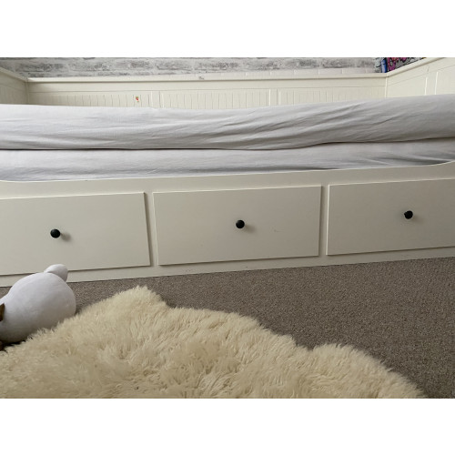2x IKEA uitschuifbare bedden met lades!staat klaar. afbeelding