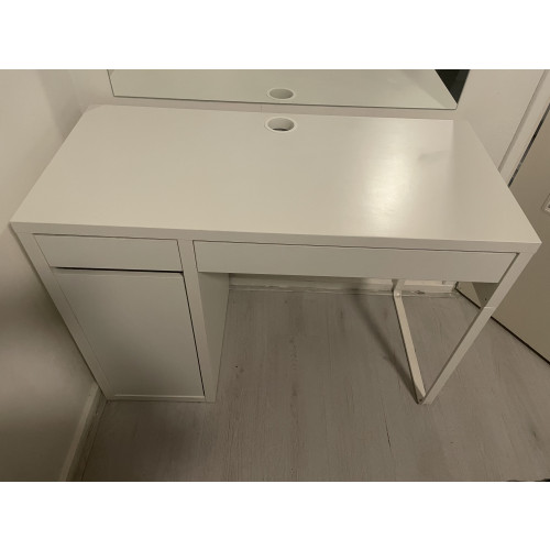Ikea Bureaustoel, tafel en spiegel afbeelding 3