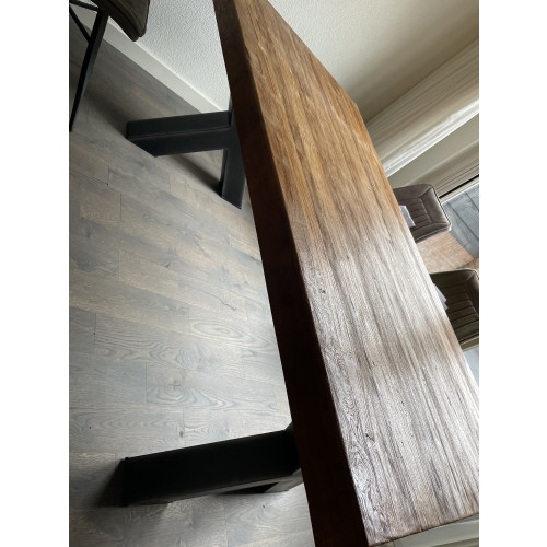 Houten tafel met metalen X poten afbeelding 2