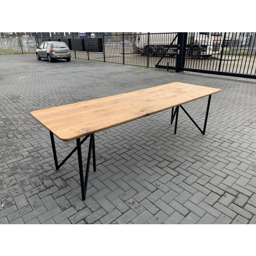 Nieuwe massief eikenhouten tafel met stalen onderstel afbeelding 2