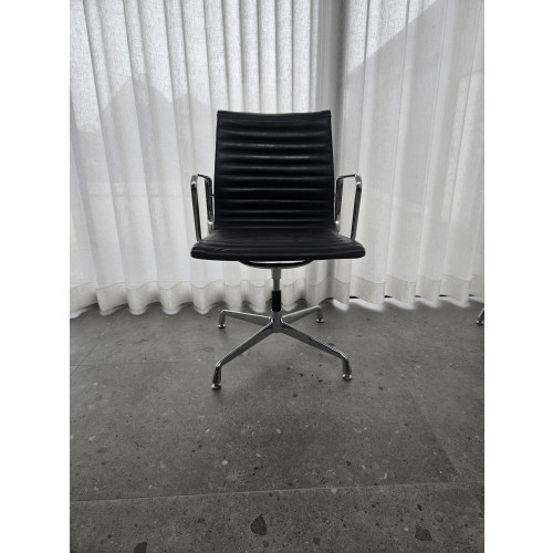 Eames EA108 replica bureaustoel afbeelding