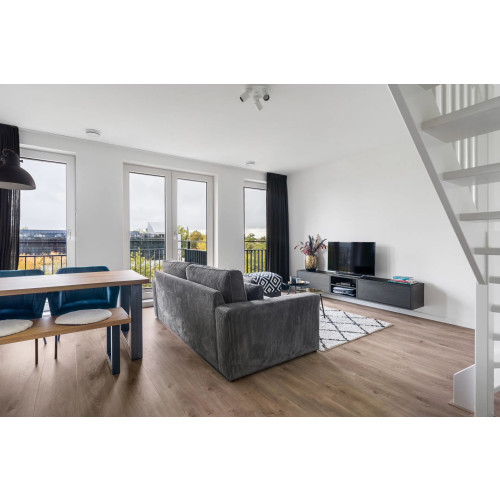 2,5-zits bank met hocker/poef – nette staat – modern grijs afbeelding