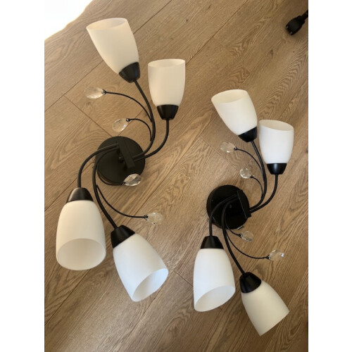2x plafondlamp met 4 witte glazen kappen en kristallen- Per stuk te koop afbeelding