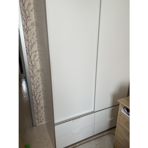 Ikea kledingkast met schuifdeuren en 4 lades afbeelding