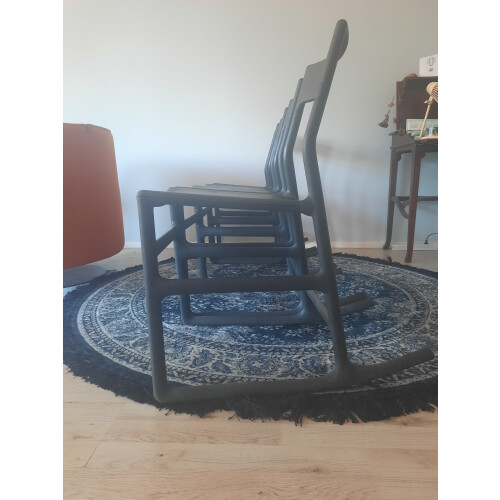 4 zwarte stoelen, Ellan, Chris Martin afbeelding 3