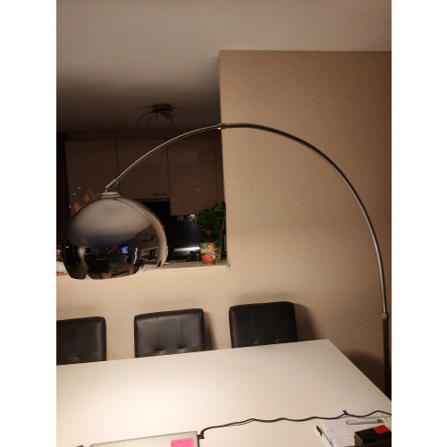 Chrome booglamp led met vloerdimmer en lichtbron afbeelding