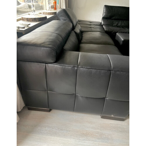 Natuzzi zwart leren hoekbank met poefje/voetenbankje afbeelding 2