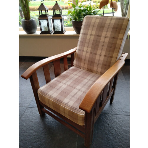 Prachtige rookstoel vorig jaar voorzien van nieuwe bekleding afbeelding