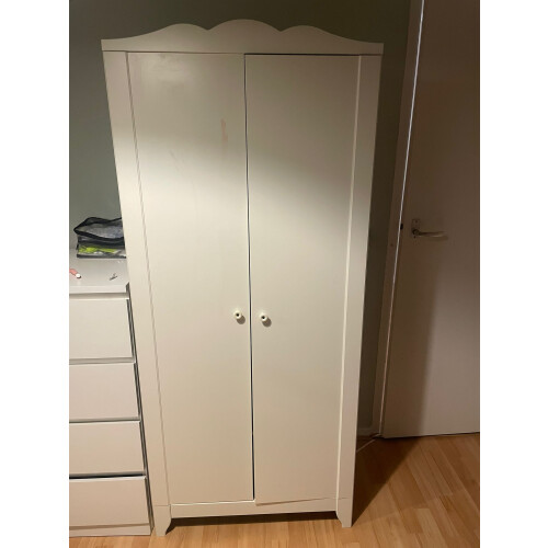 Kinderkamer kledingkast afbeelding