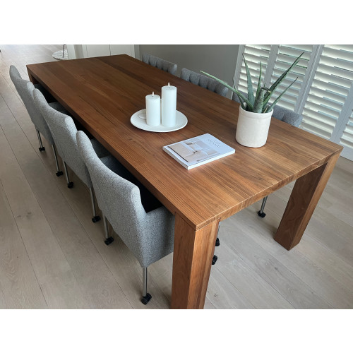 Art of Living notenhout tafel 240 x 100 met 6 stoelen afbeelding