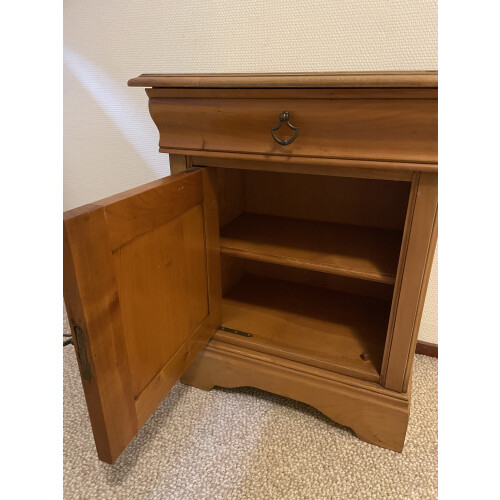 Massief houten kastje / nachtkastje met lade en deur afbeelding 2