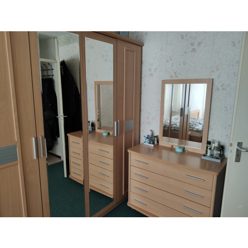 slaapkamerset bed, kast, spiegel met lades 2 kleine nachtkasten afbeelding 2